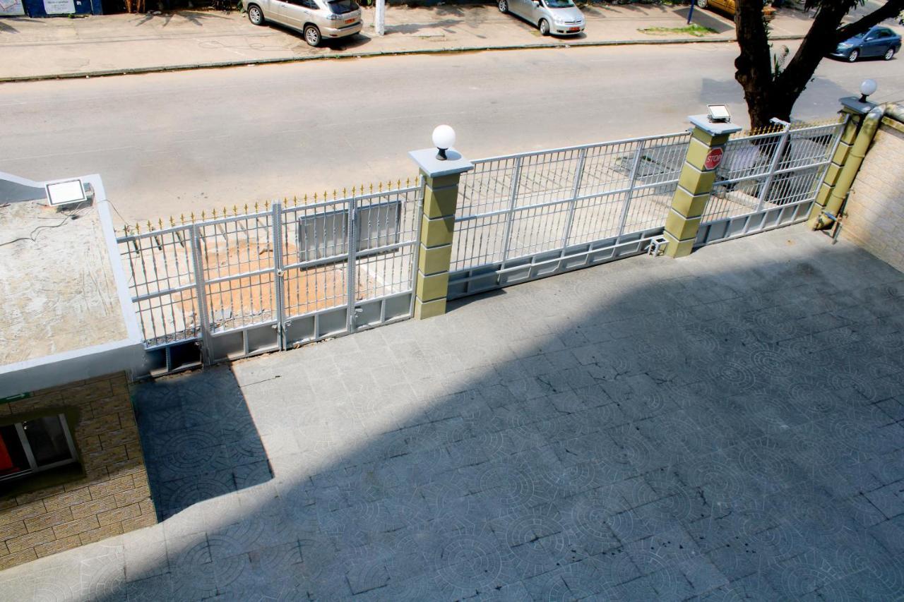 Residence Le Carat Bonapriso Douala Exteriör bild