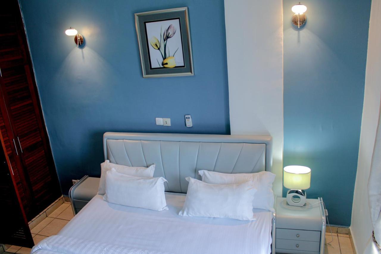 Residence Le Carat Bonapriso Douala Exteriör bild