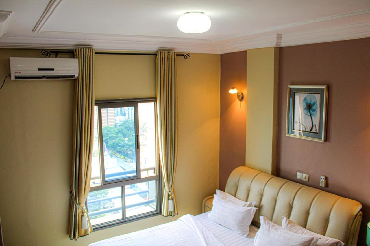 Residence Le Carat Bonapriso Douala Exteriör bild