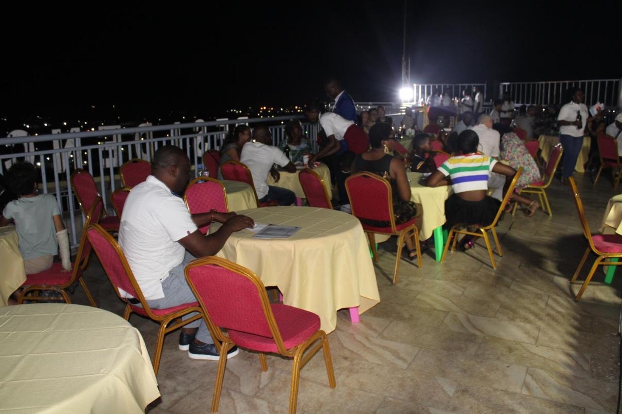 Residence Le Carat Bonapriso Douala Exteriör bild