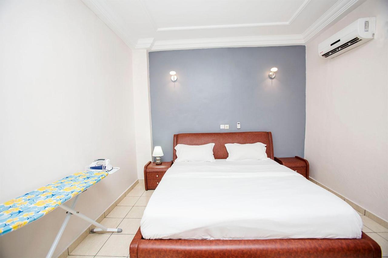 Residence Le Carat Bonapriso Douala Exteriör bild